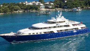 Superyacht di oltre 24 metri in navigazione